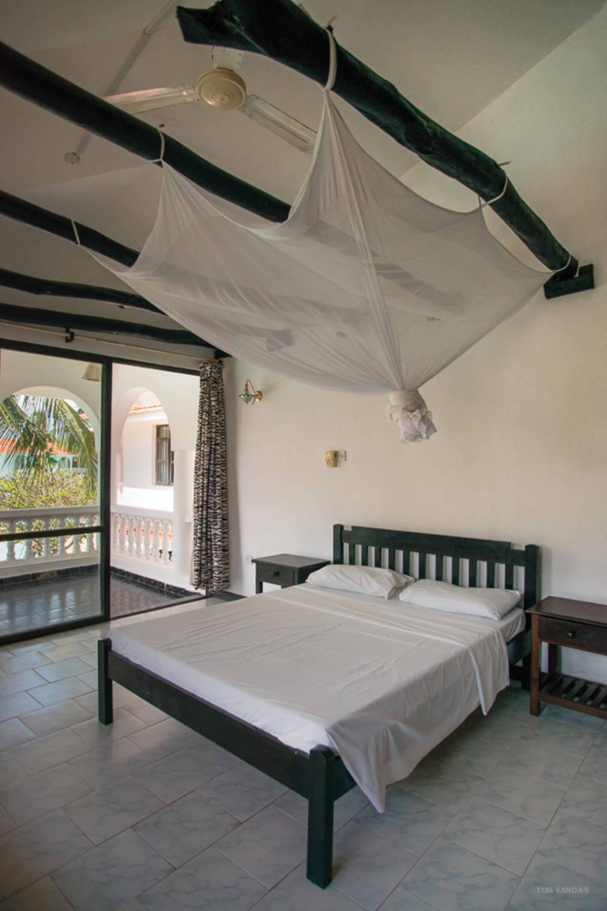 Bahari Dhow Beach Villas Диани-Бич Экстерьер фото